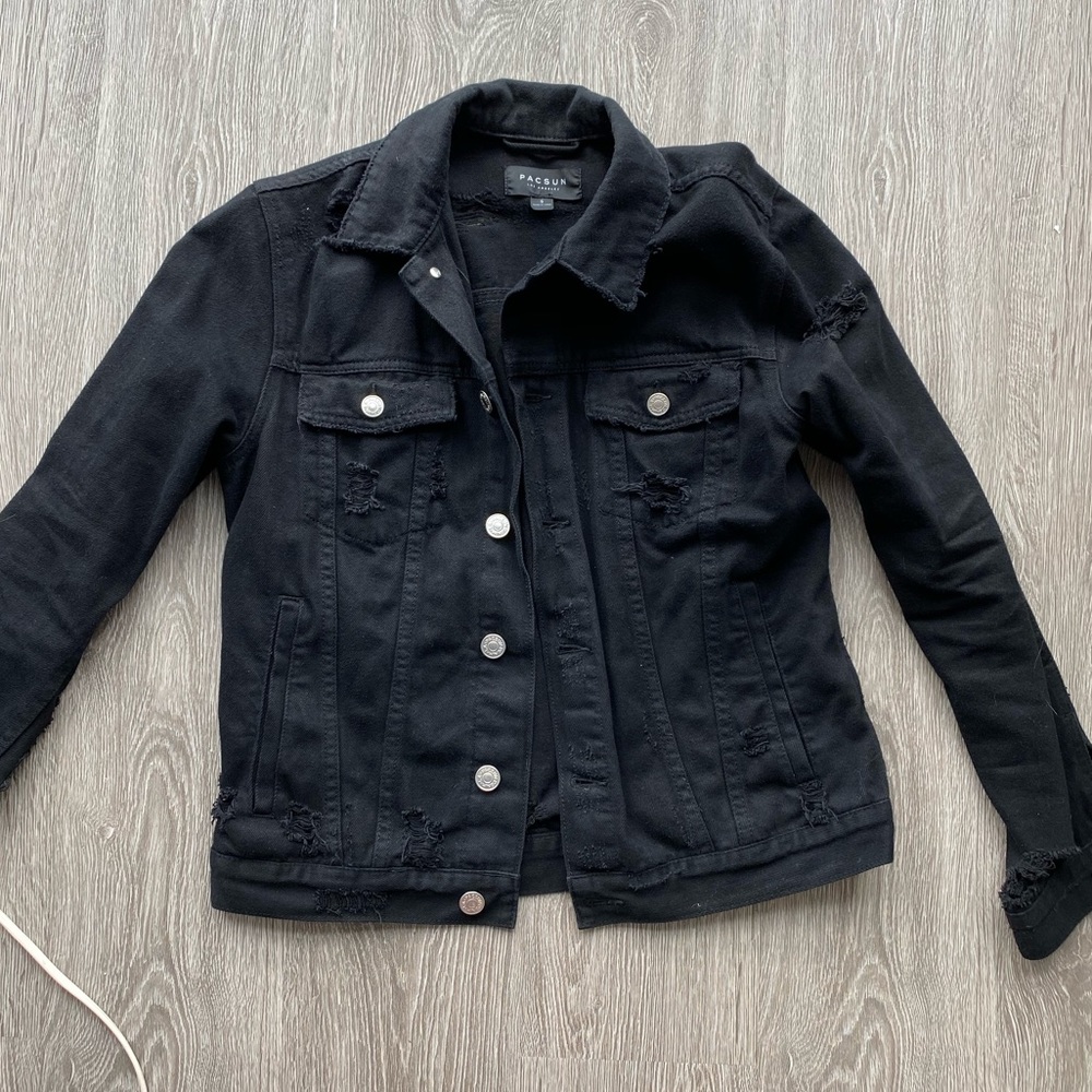 NWOT PacSun Black Distressed Denim Jacket